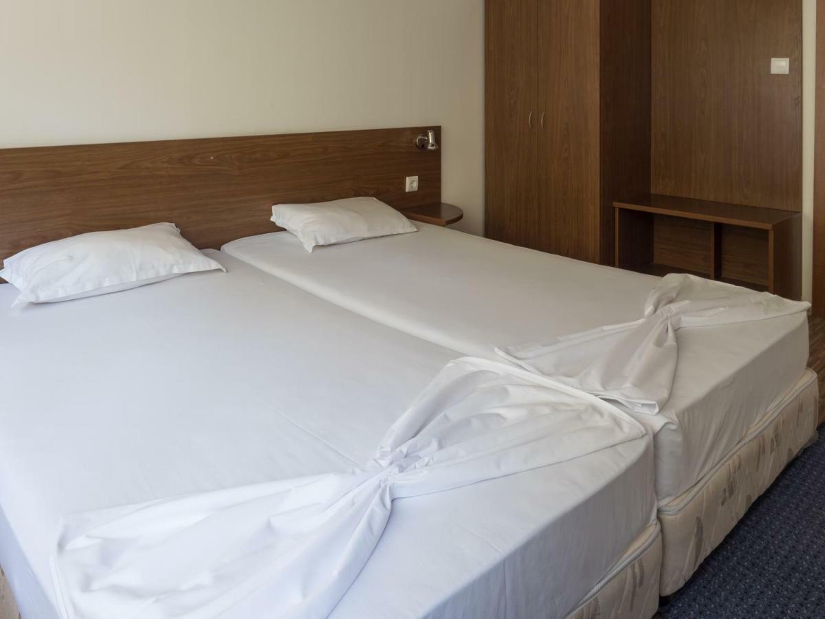 Family Park Hotel Kyoshkove Shumen Esterno foto