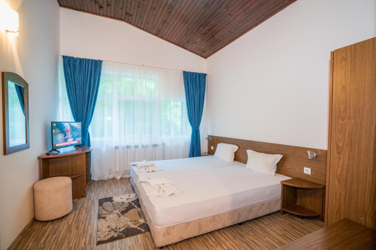 Family Park Hotel Kyoshkove Shumen Esterno foto