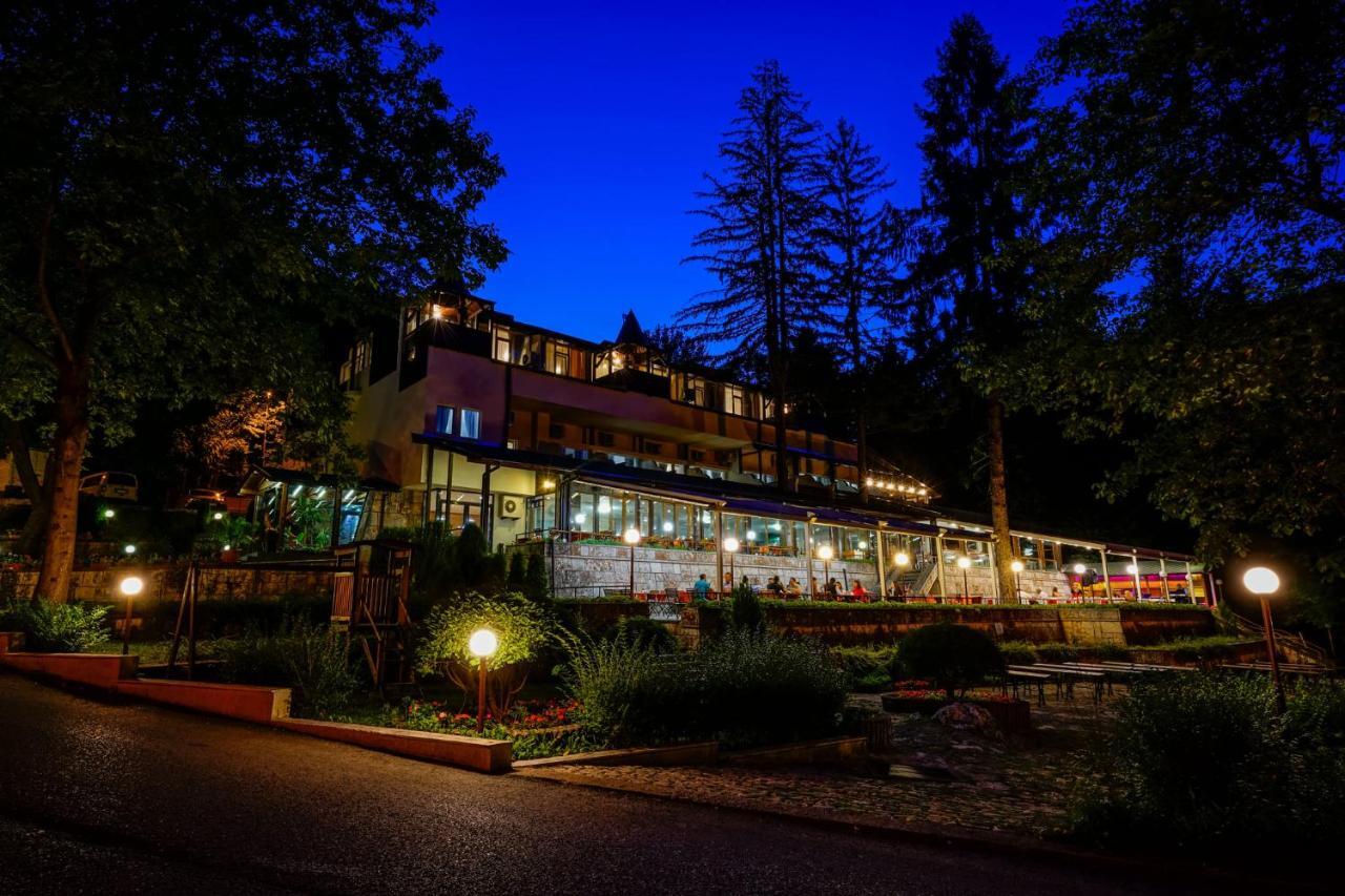 Family Park Hotel Kyoshkove Shumen Esterno foto