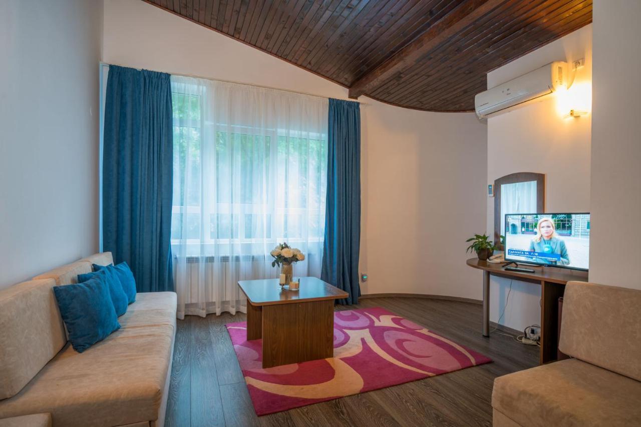 Family Park Hotel Kyoshkove Shumen Esterno foto