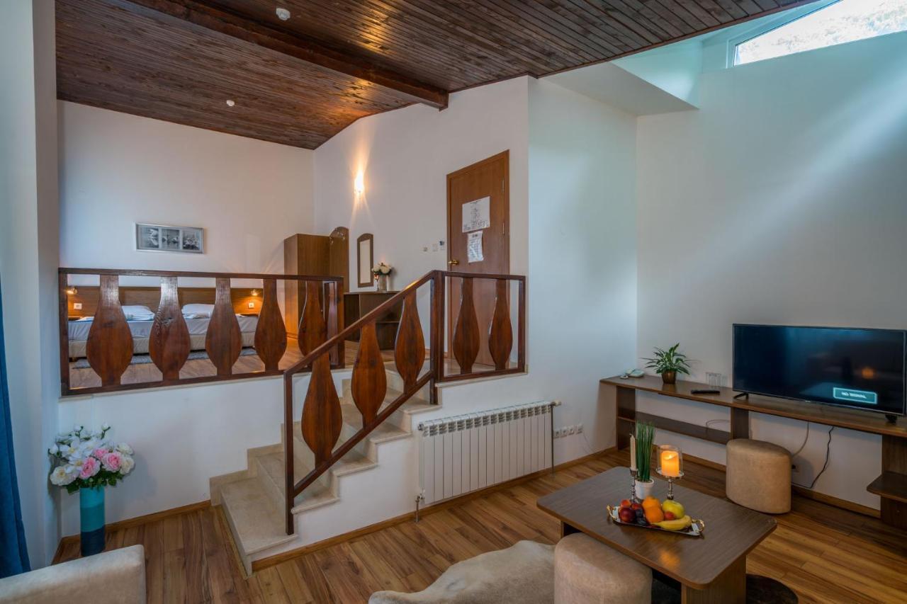 Family Park Hotel Kyoshkove Shumen Esterno foto
